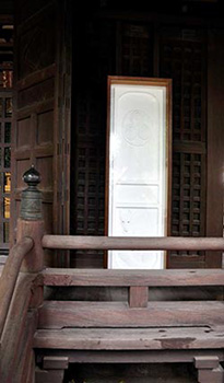 橋戸稲荷神社（写真はレプリカです。）