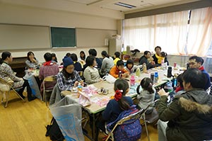 お疲れ様！千寿本町小学校で皆で一緒にお昼ご飯を食べました。